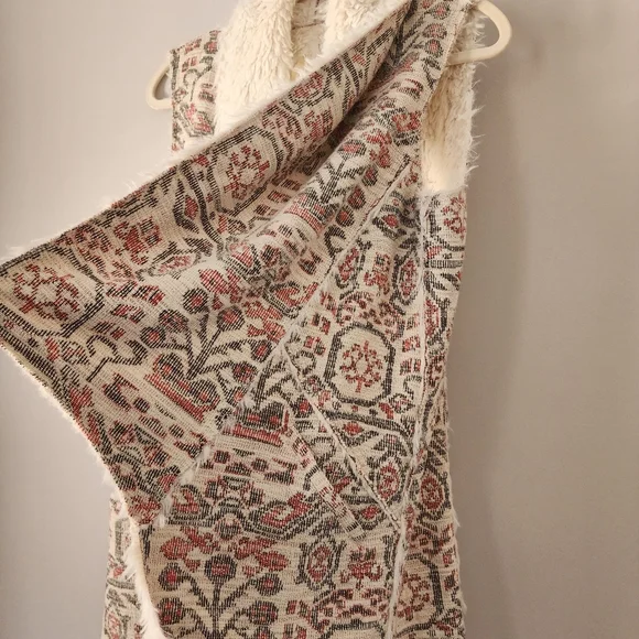 Anthropologie Hei Hei Jacquard Aztec Print Faux Fur‎ Vest Size Large - Picture 5 of 11